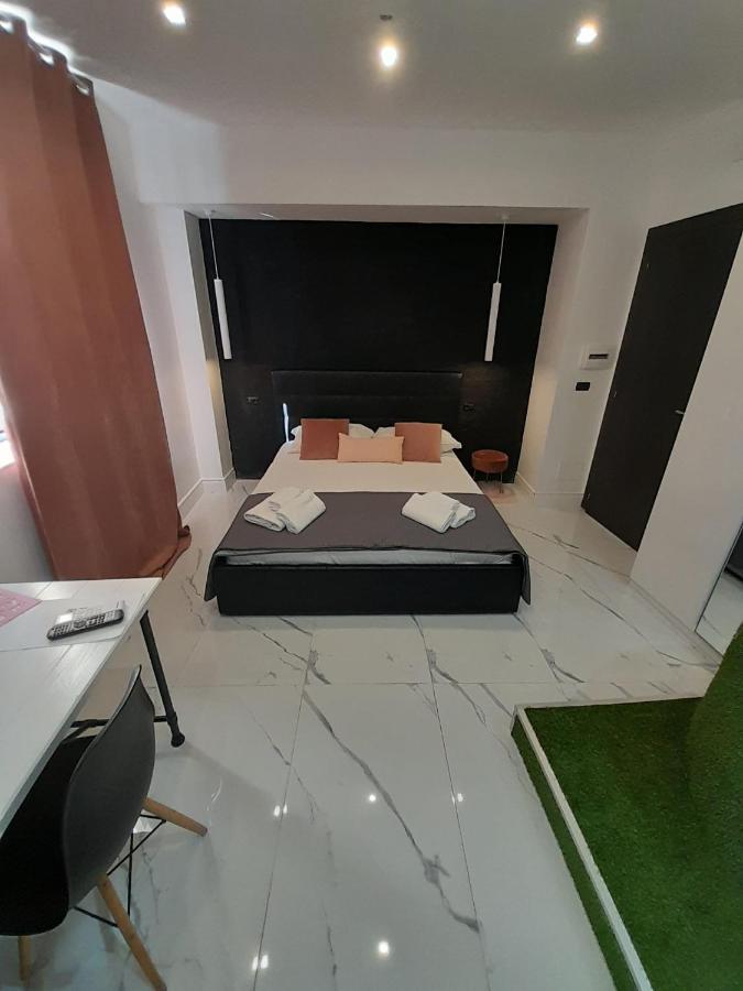 Mayfair Lifestyle Suites By Babylon Stay Neapel Exteriör bild